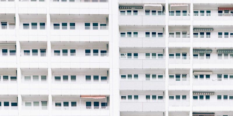 构建智慧供应链：如何通过企业网络与专业网络服务实现物流透明化与实时追踪